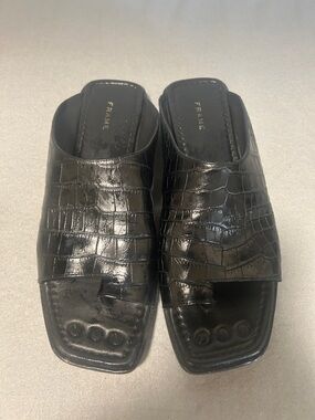 FRAME Le Hewitt Croc-Embossed Leather Slides